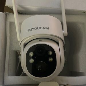 HEIYOUCAM Outdoor Camera - white with wall mount